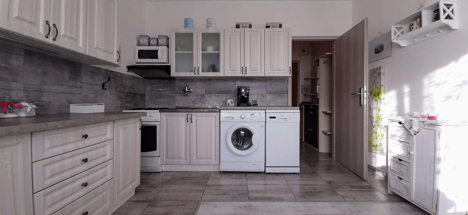 Byt 1+1, 45 m2 s balkónom, komplet prerobený - Banská Bystrica - Radvaň