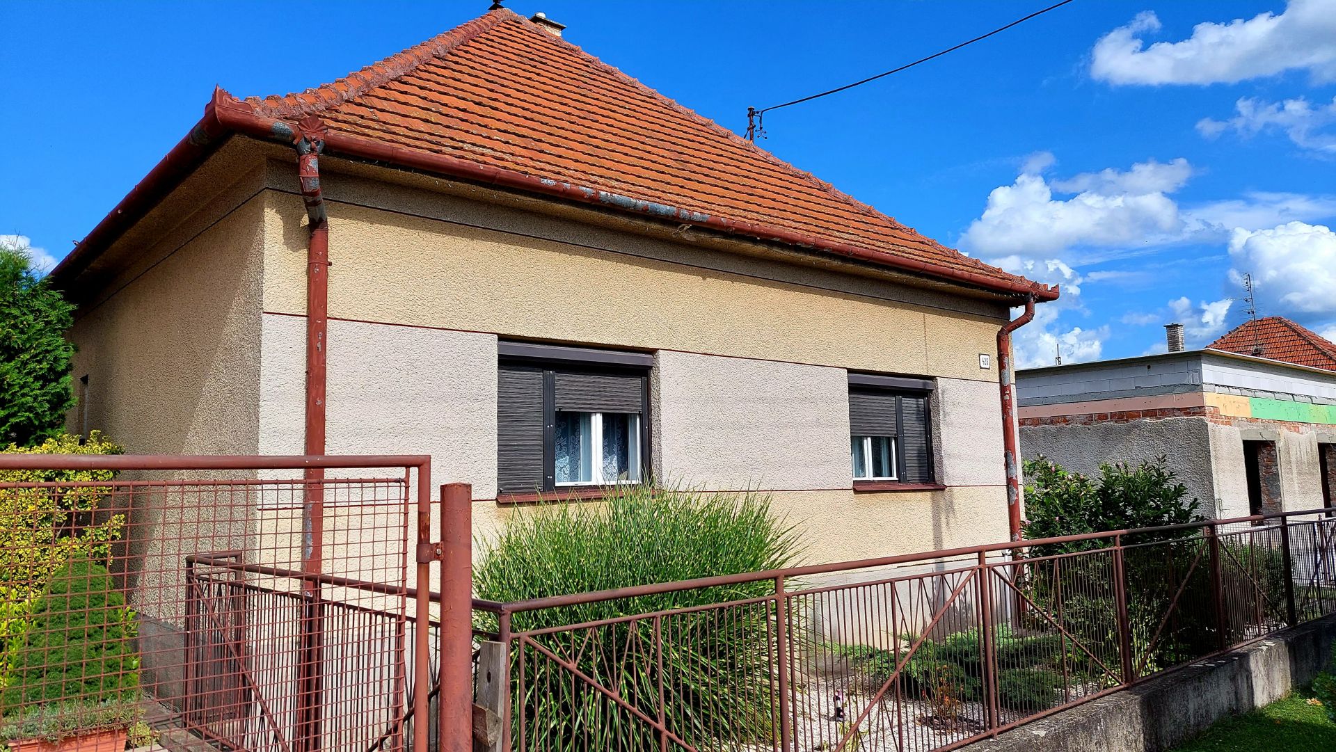 Rodinný dom 4+1 kvalitná tehla + záhrada 800 m2 - Žabokreky nad Nitrou